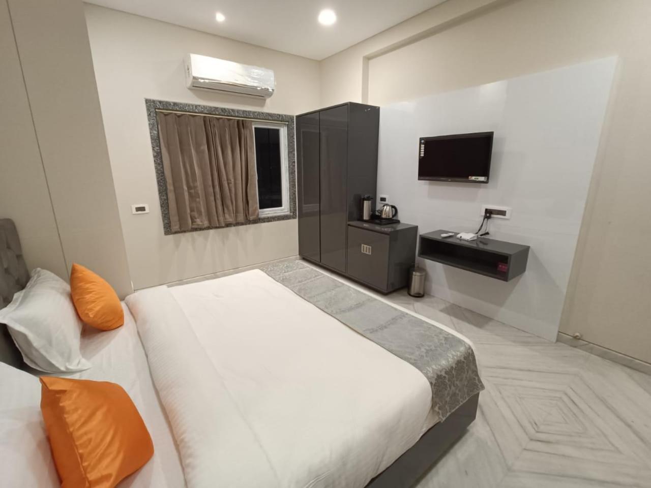 Hotel Shri Anand Dham, Nathdwara - 125 Meters Away From The Temple Quarto foto