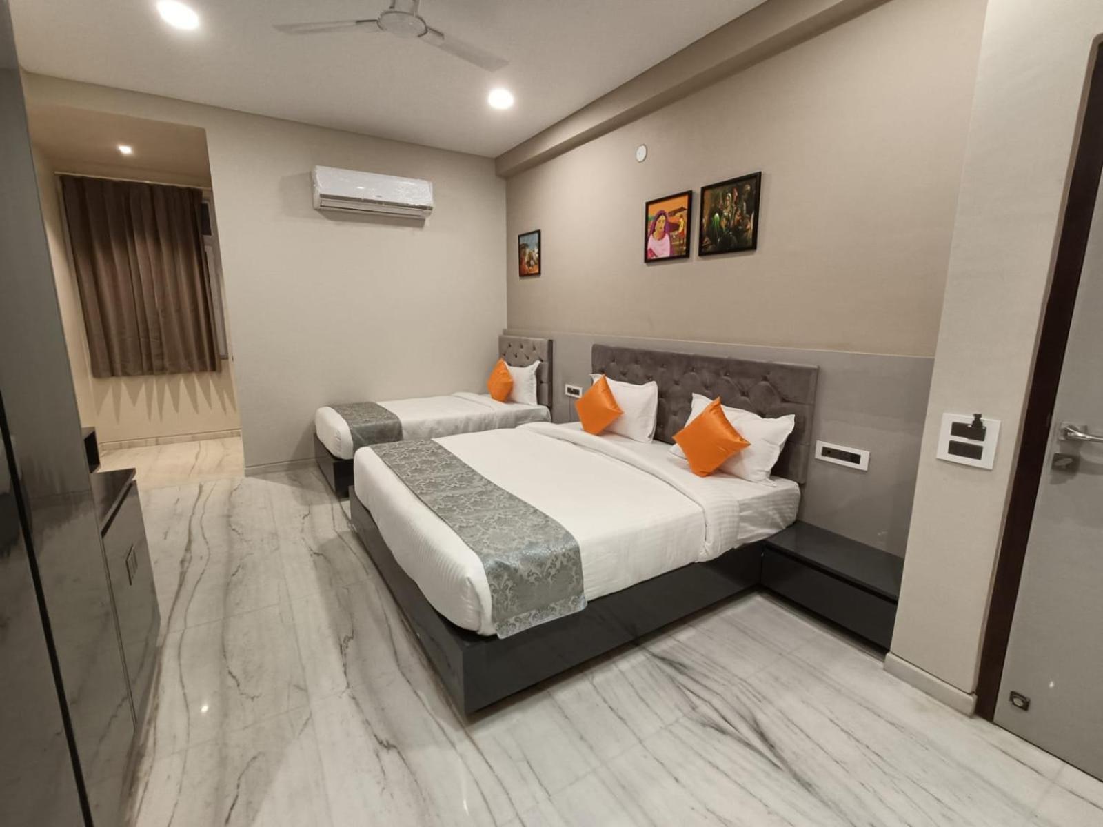 Hotel Shri Anand Dham, Nathdwara - 125 Meters Away From The Temple Quarto foto